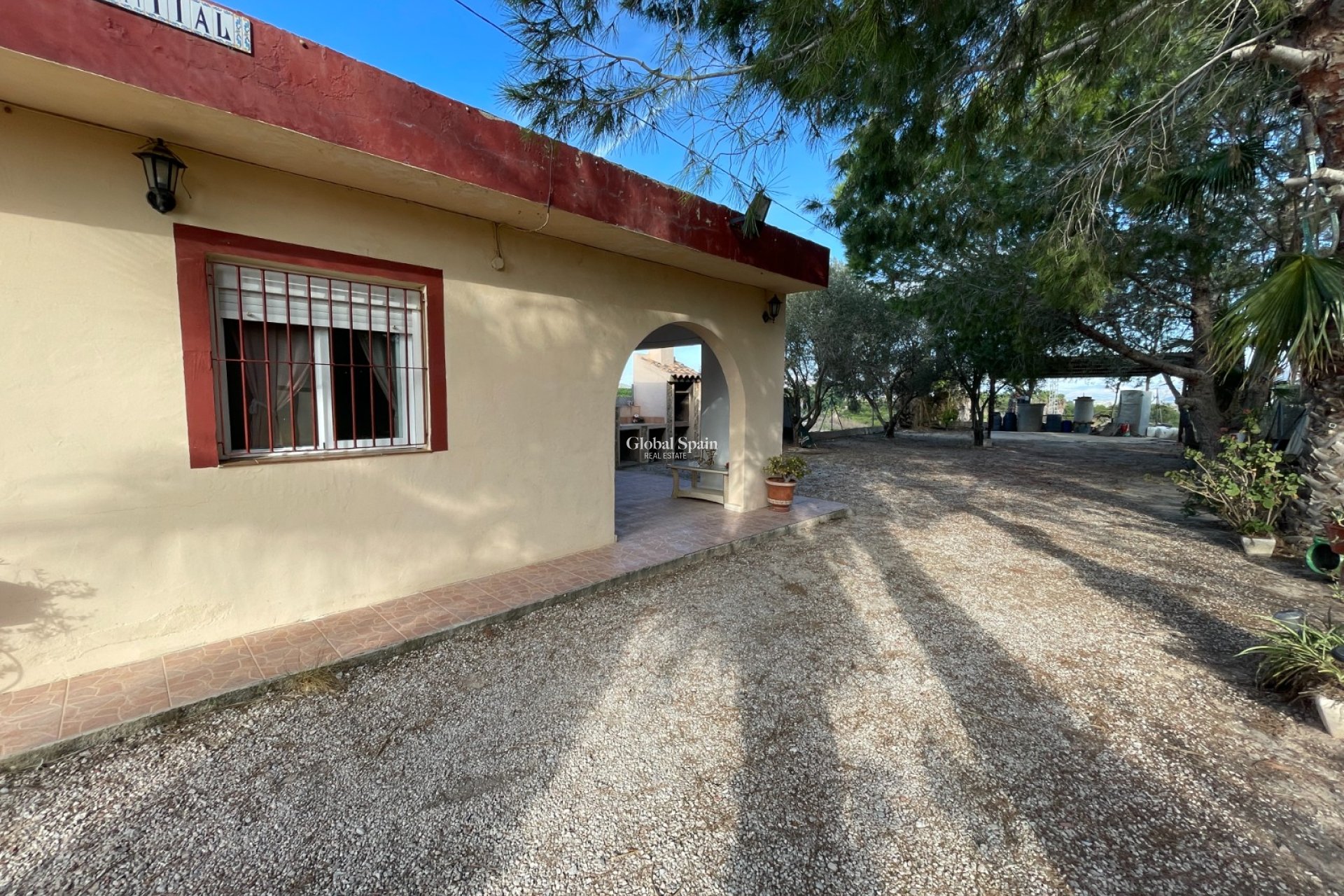 Resale - HOUSE -
JACARILLA - Inland