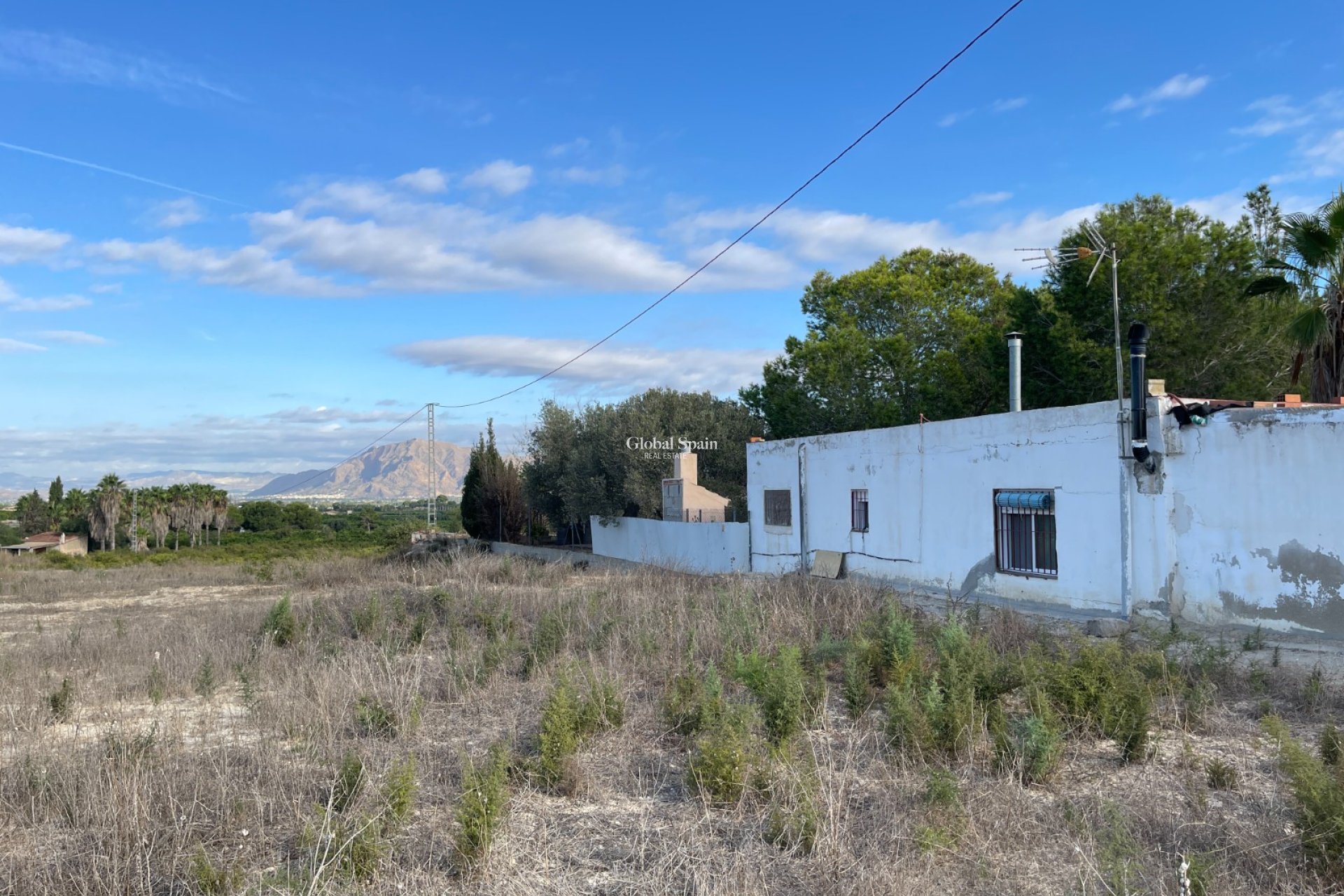 Resale - HOUSE -
JACARILLA - Inland