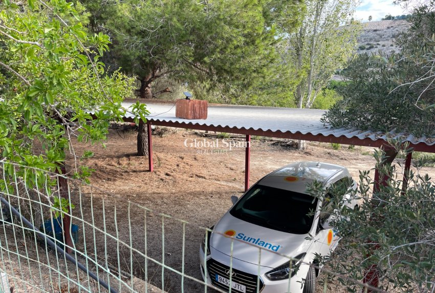 Resale - HOUSE -
JACARILLA - Inland