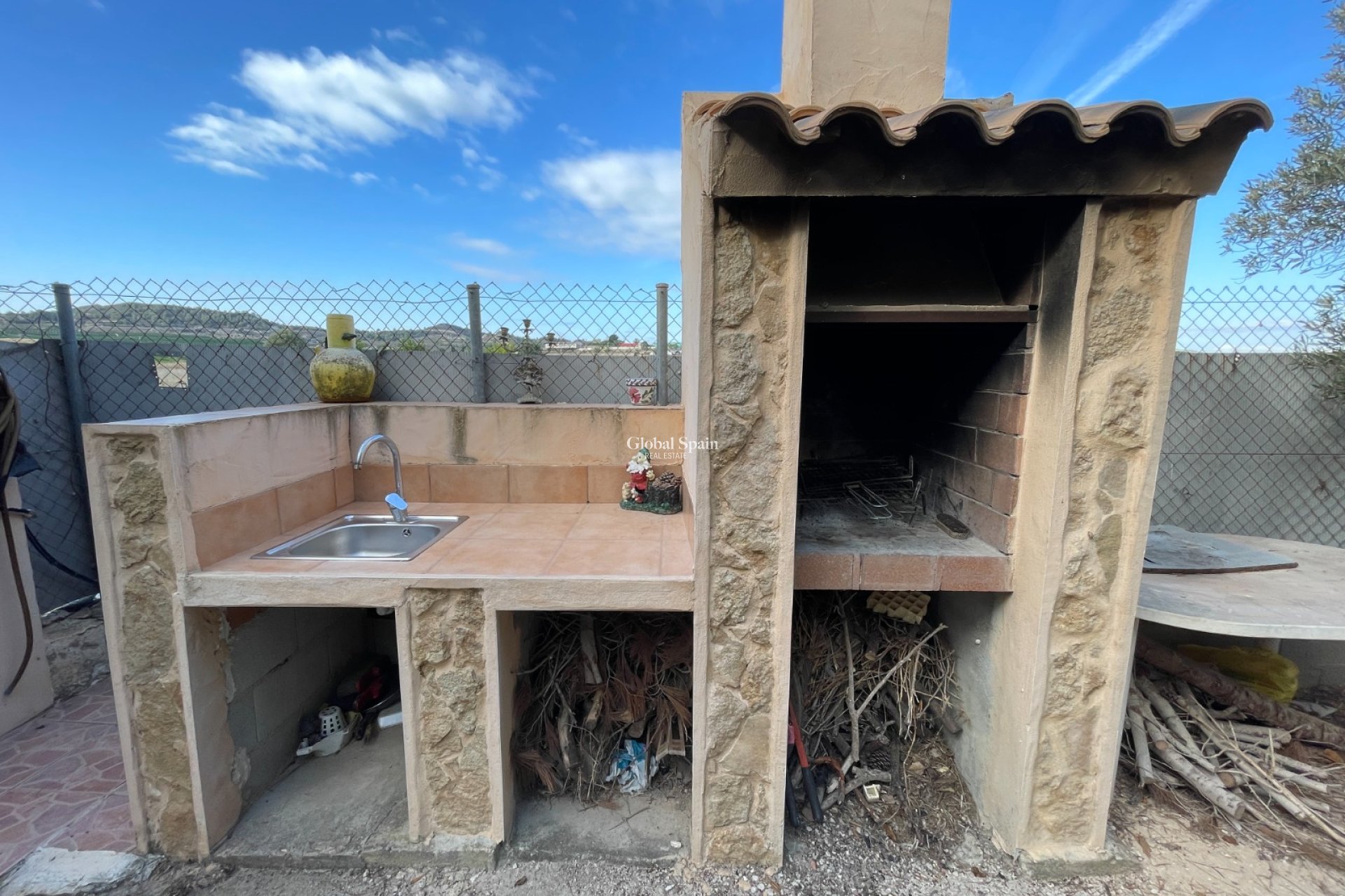 Resale - HOUSE -
JACARILLA - Inland