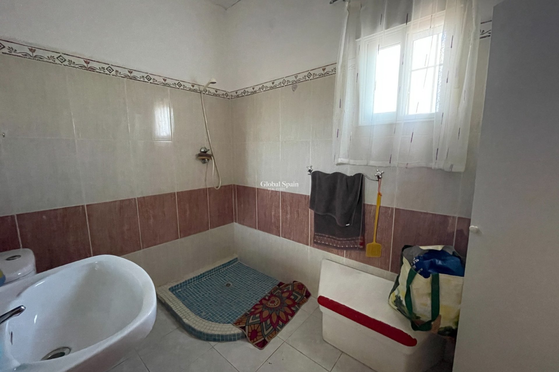 Resale - HOUSE -
JACARILLA - Inland