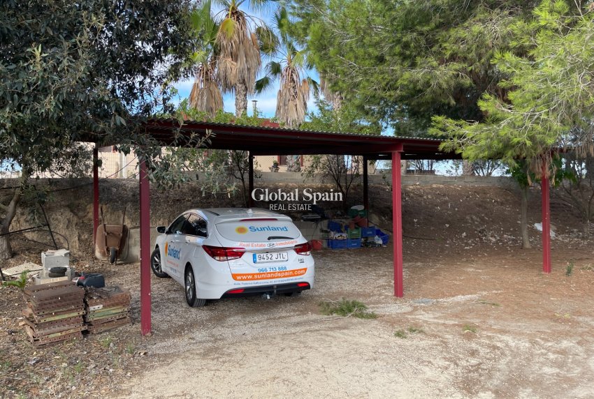 Resale - HOUSE -
JACARILLA - Inland