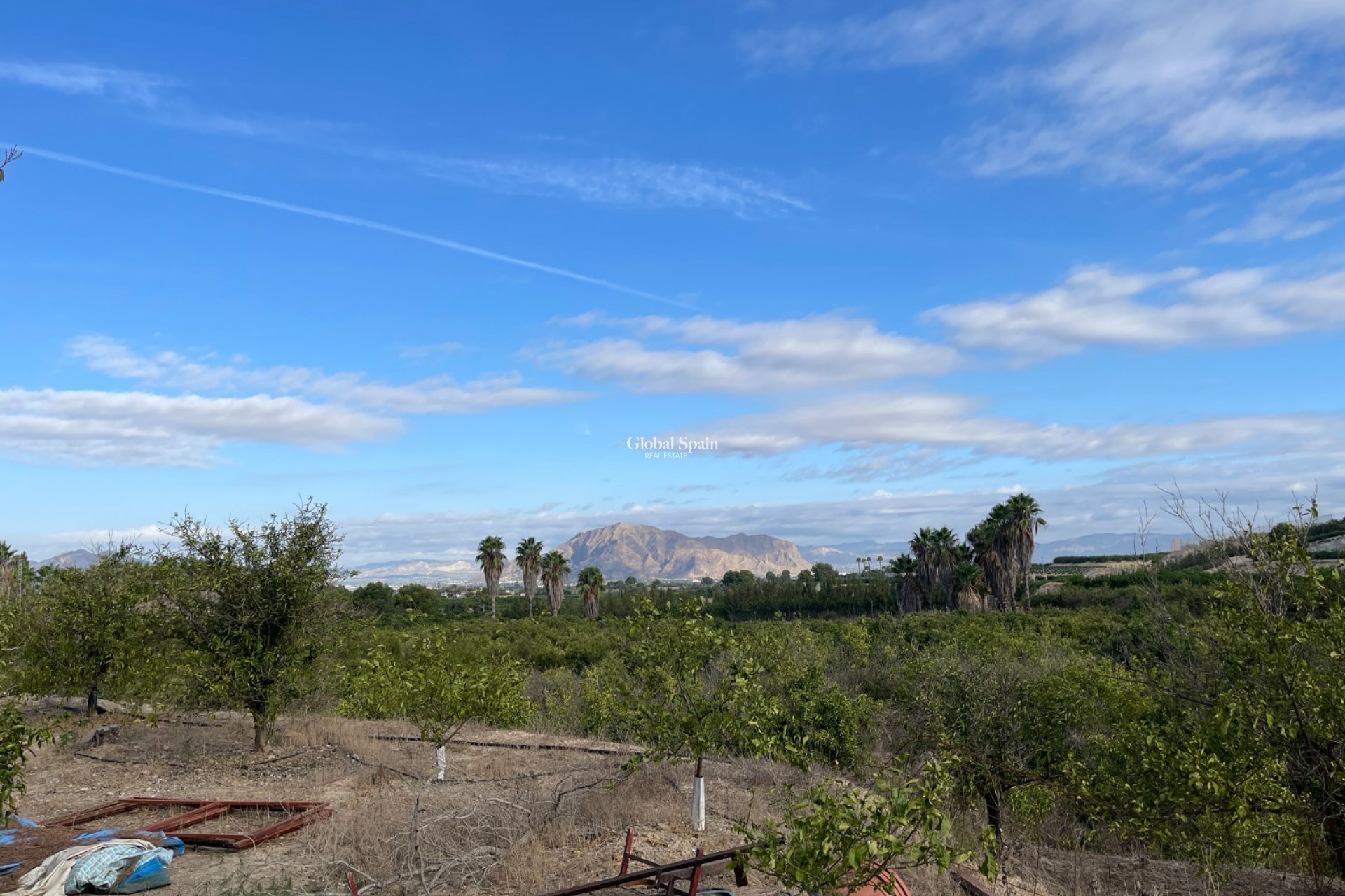 Resale - HOUSE -
JACARILLA - Inland