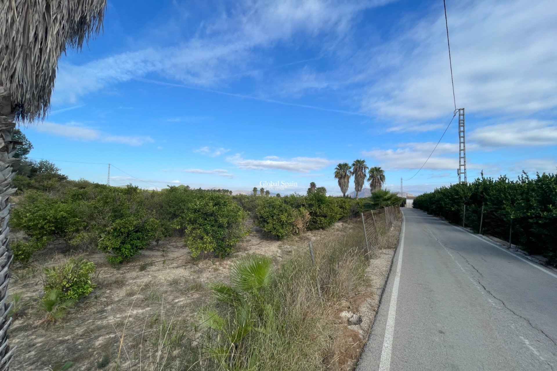 Resale - HOUSE -
JACARILLA - Inland