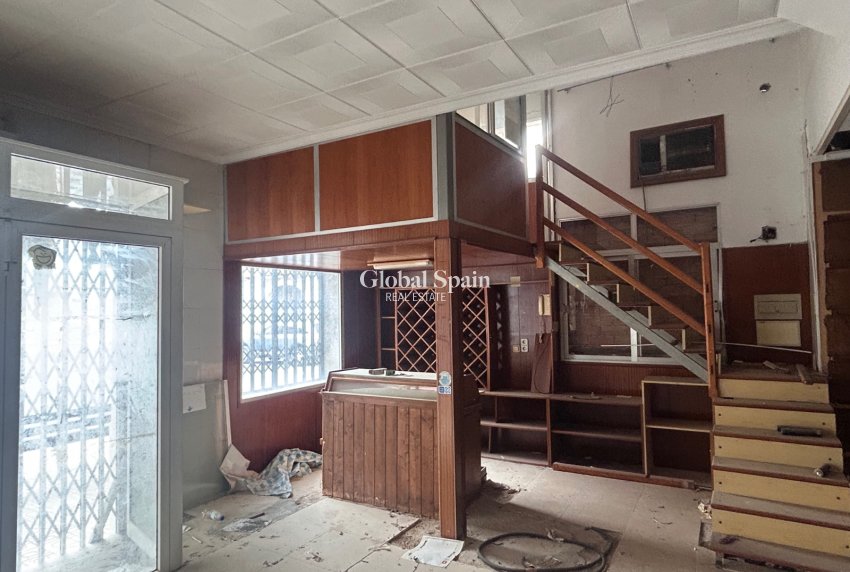 Resale - HOUSE -
JACARILLA - Inland