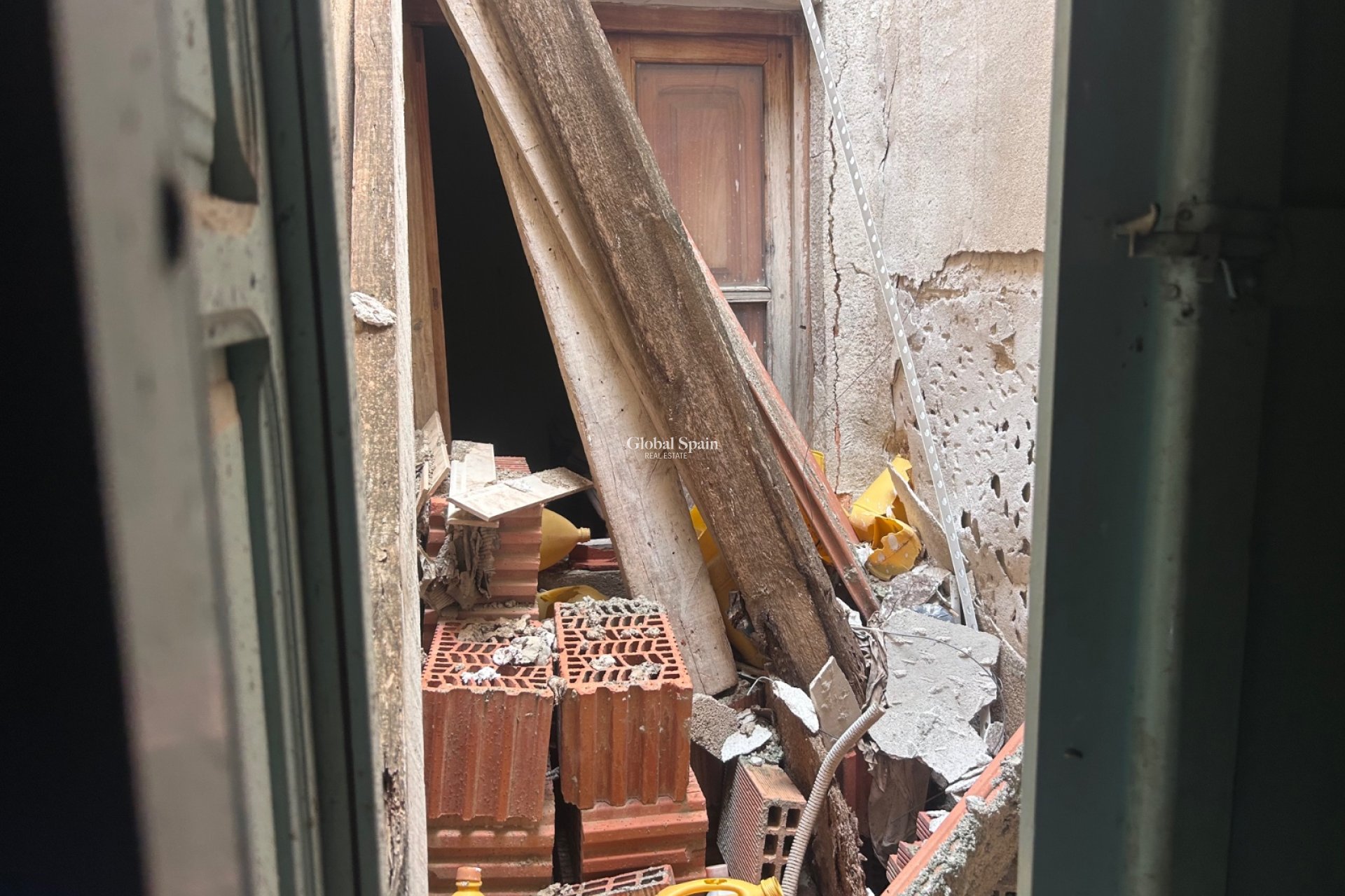 Resale - HOUSE -
JACARILLA - Inland