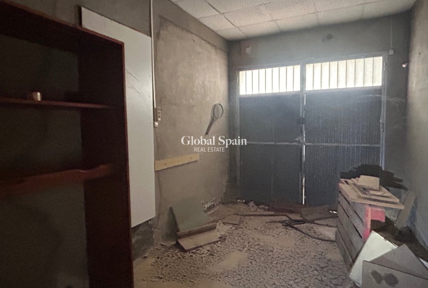 Resale - HOUSE -
JACARILLA - Inland