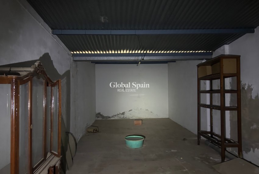 Resale - HOUSE -
JACARILLA - Inland