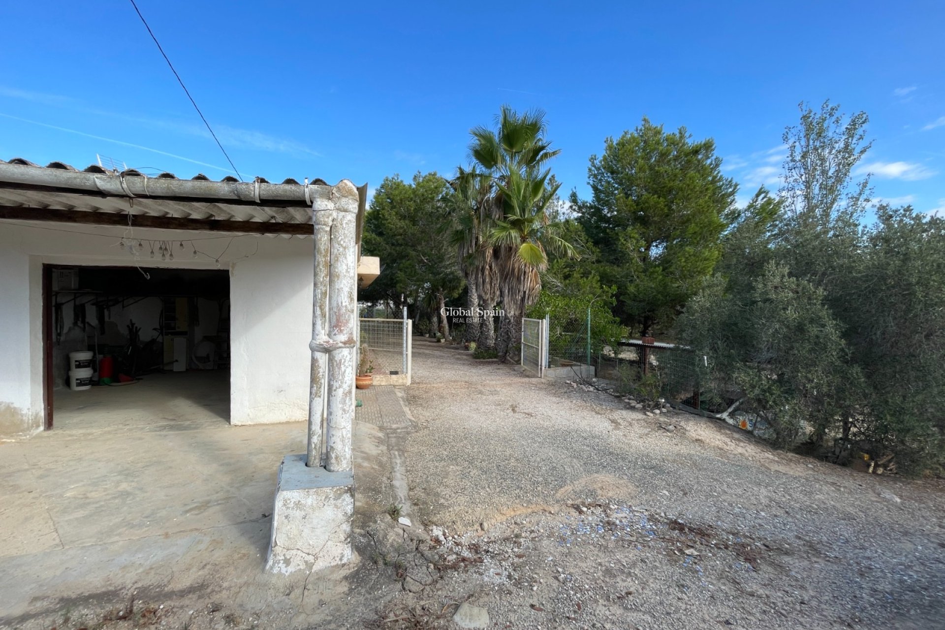 Resale - HOUSE -
JACARILLA - Inland