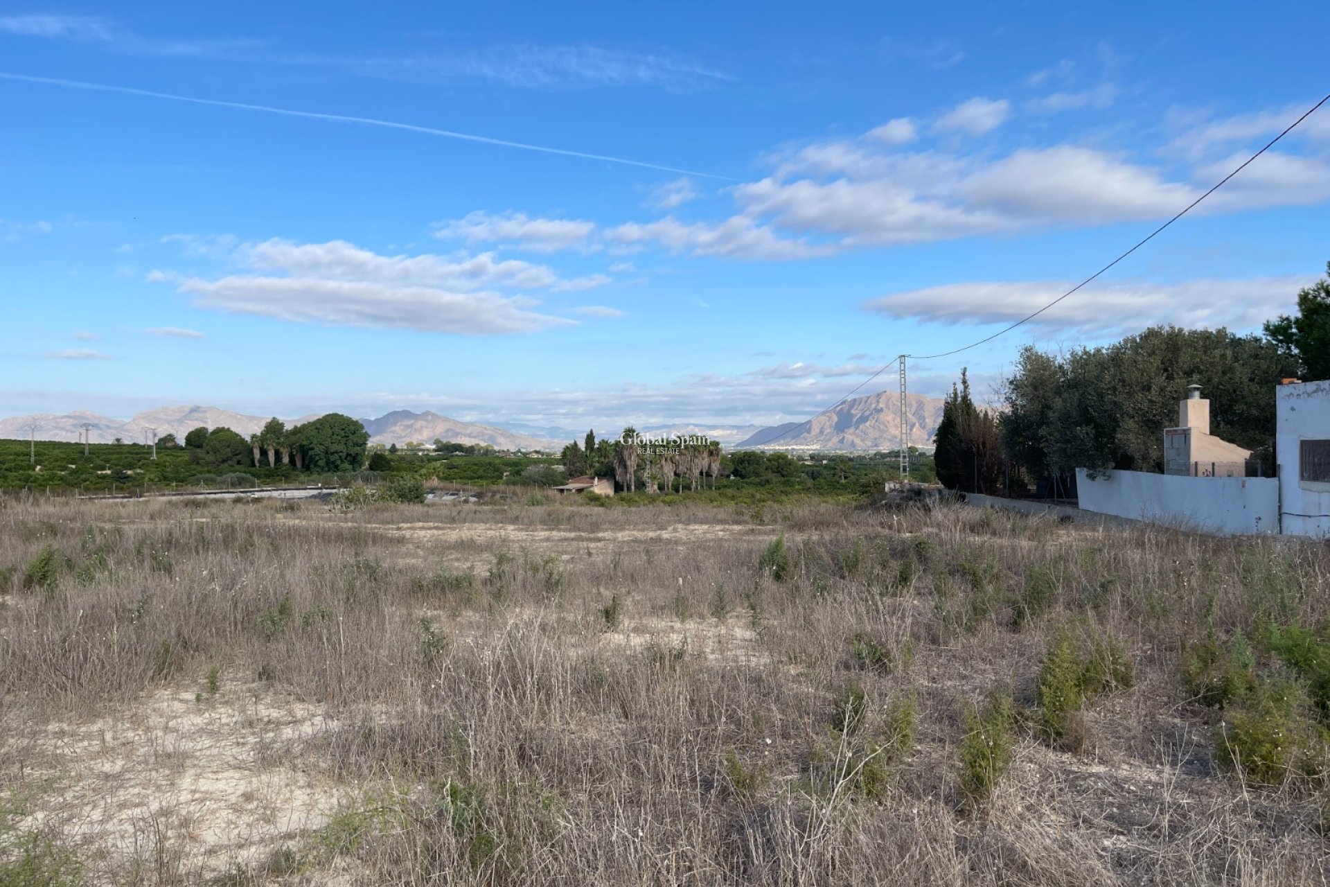 Resale - HOUSE -
JACARILLA - Inland