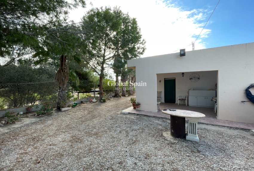 Resale - HOUSE -
JACARILLA - Inland