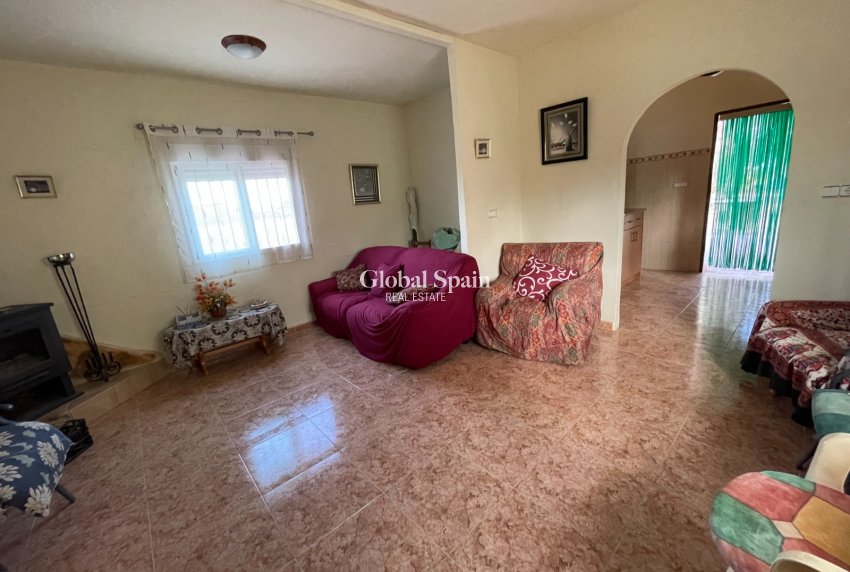 Resale - HOUSE -
JACARILLA - Inland