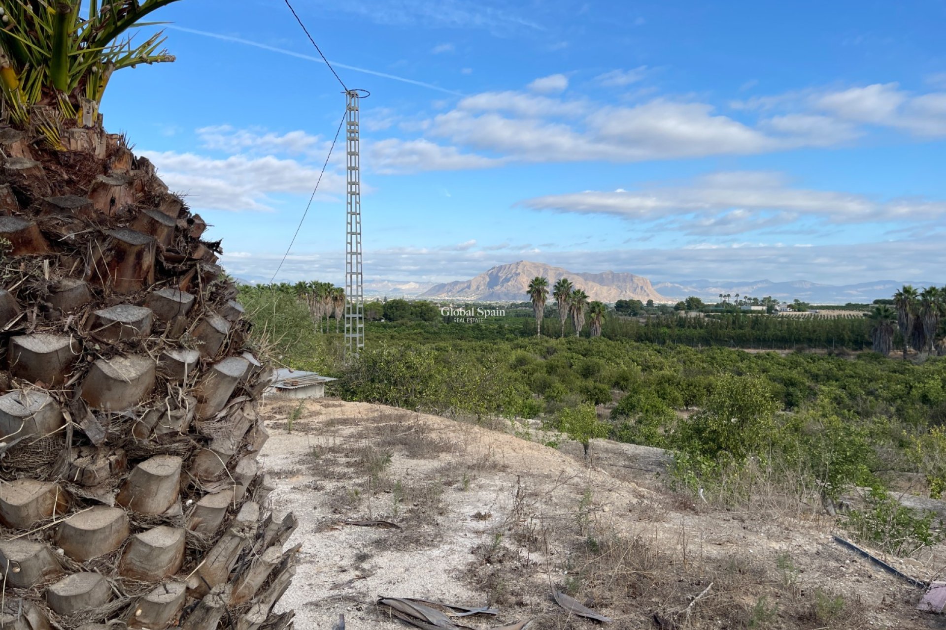 Resale - HOUSE -
JACARILLA - Inland