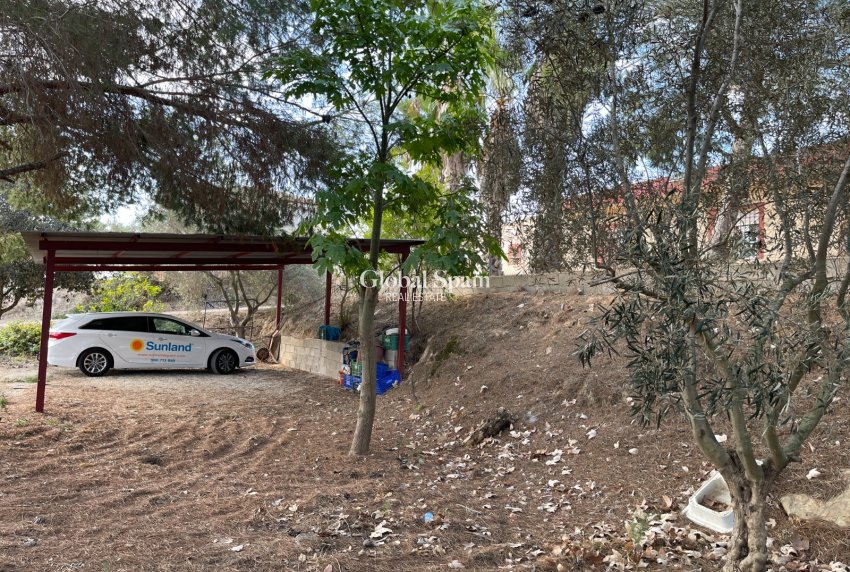 Resale - HOUSE -
JACARILLA - Inland