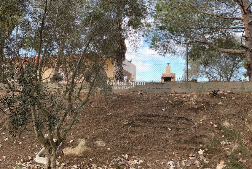 Resale - HOUSE -
JACARILLA - Inland