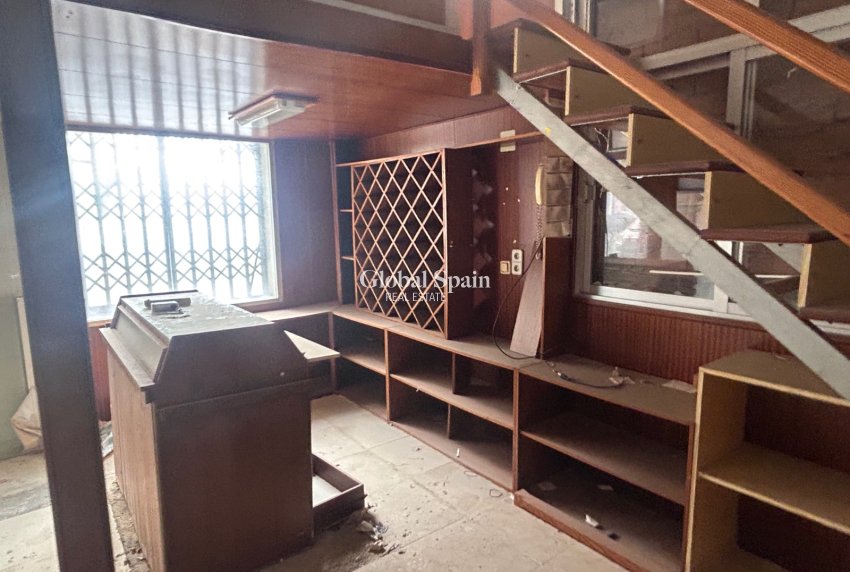 Resale - HOUSE -
JACARILLA - Inland