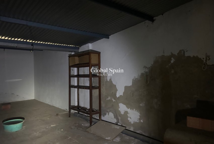 Resale - HOUSE -
JACARILLA - Inland