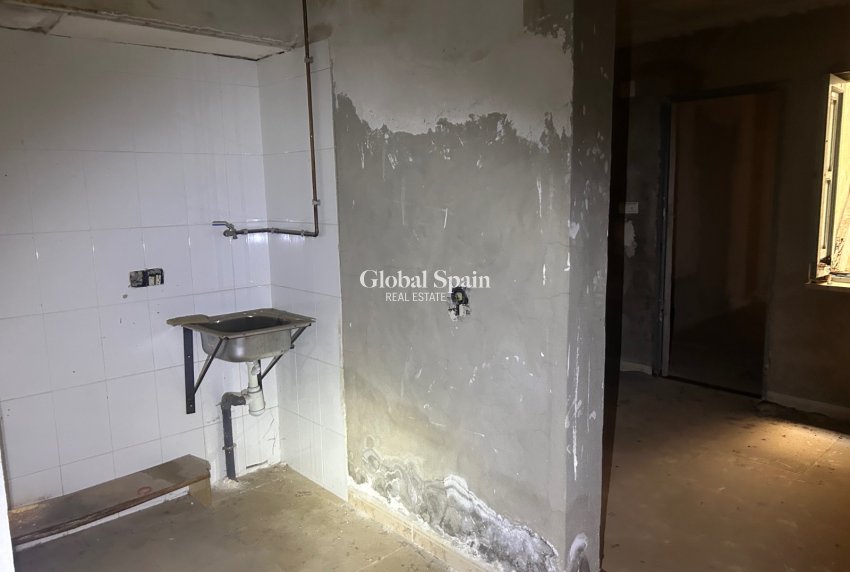 Resale - HOUSE -
JACARILLA - Inland