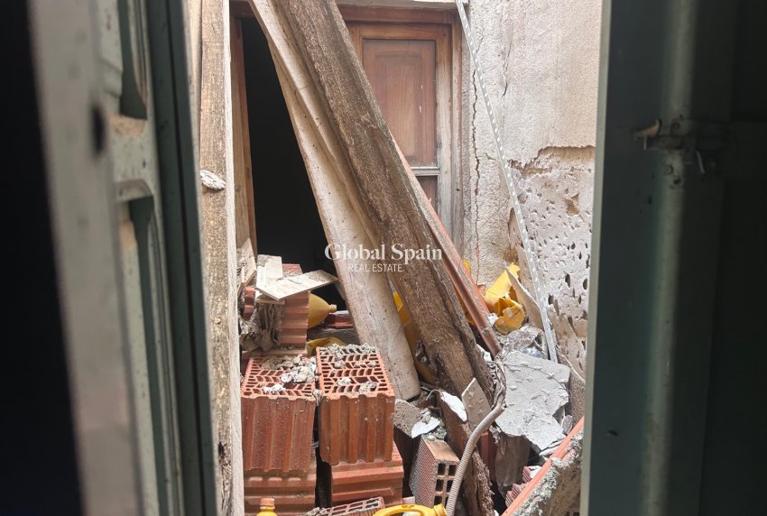 Resale - HOUSE -
JACARILLA - Inland