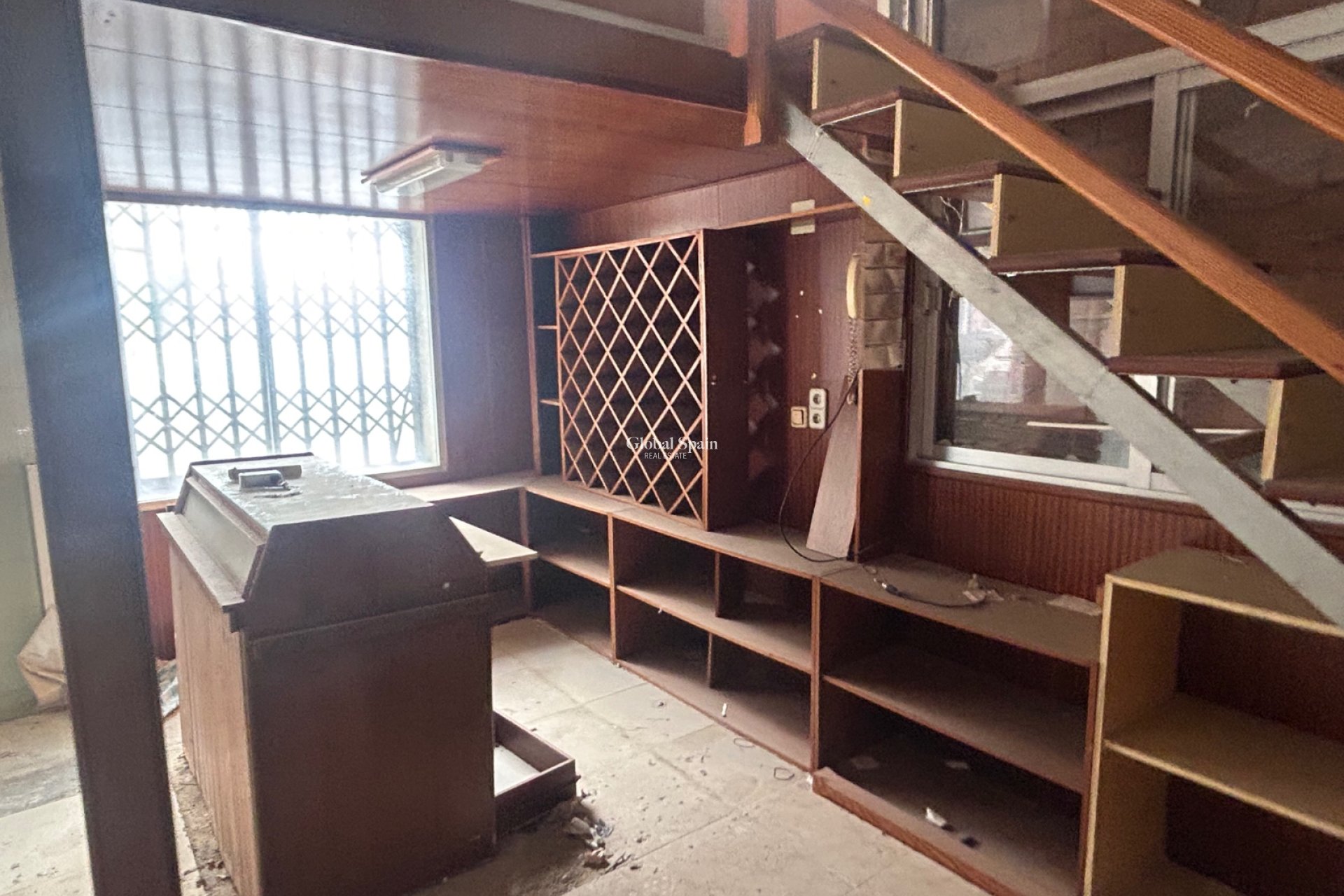 Resale - HOUSE -
JACARILLA - Inland