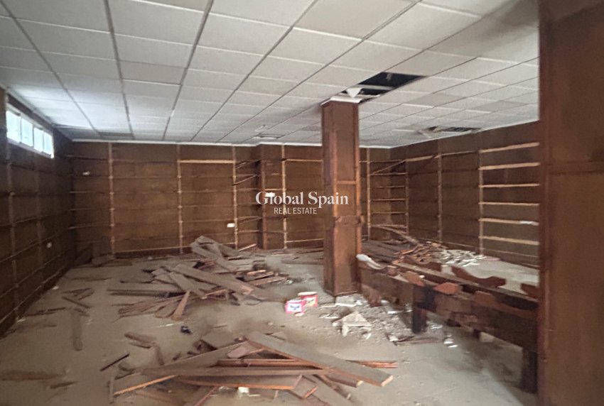 Resale - HOUSE -
JACARILLA - Inland