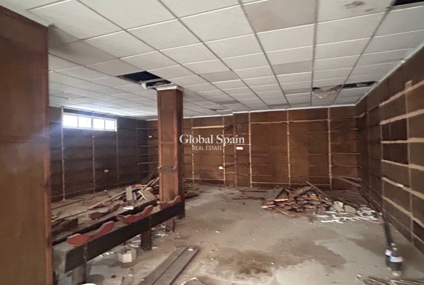 Resale - HOUSE -
JACARILLA - Inland