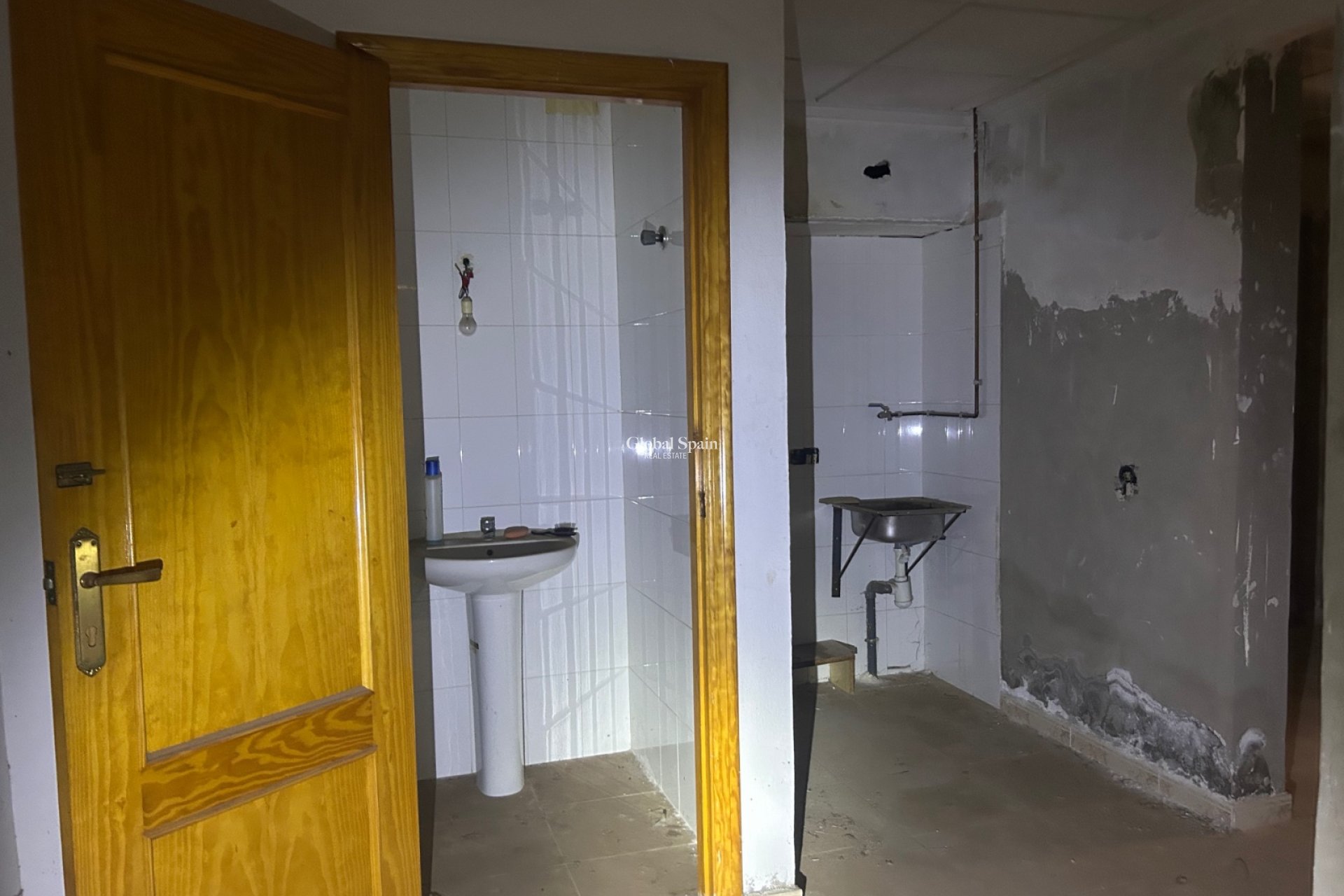 Resale - HOUSE -
JACARILLA - Inland