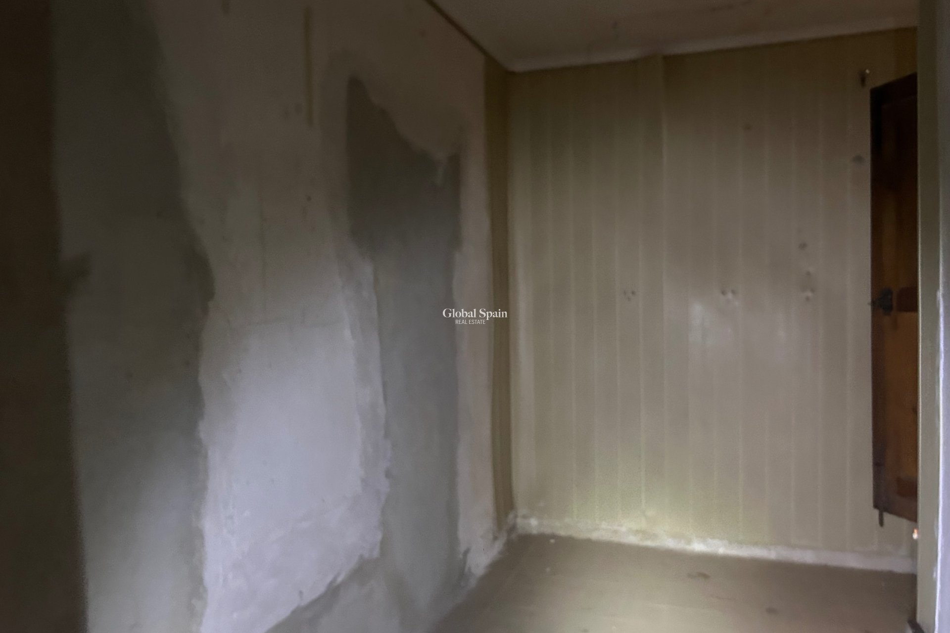 Resale - HOUSE -
JACARILLA - Inland