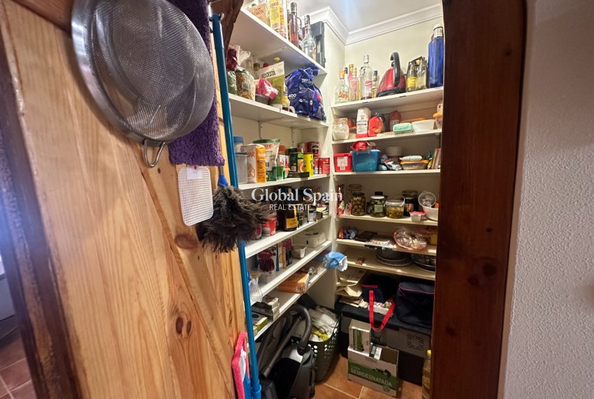 Resale - HOUSE -
JACARILLA - Inland