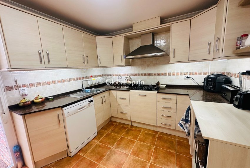 Resale - HOUSE -
JACARILLA - Inland