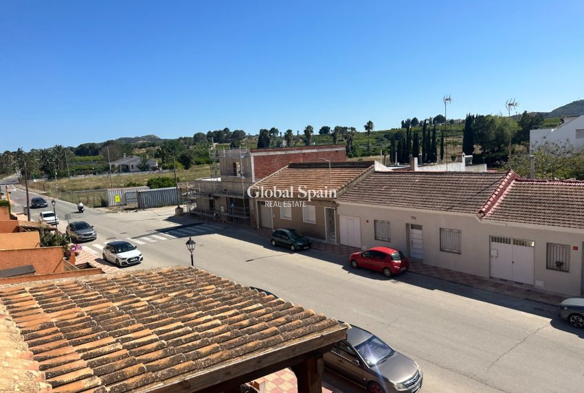 Resale - HOUSE -
JACARILLA - Inland