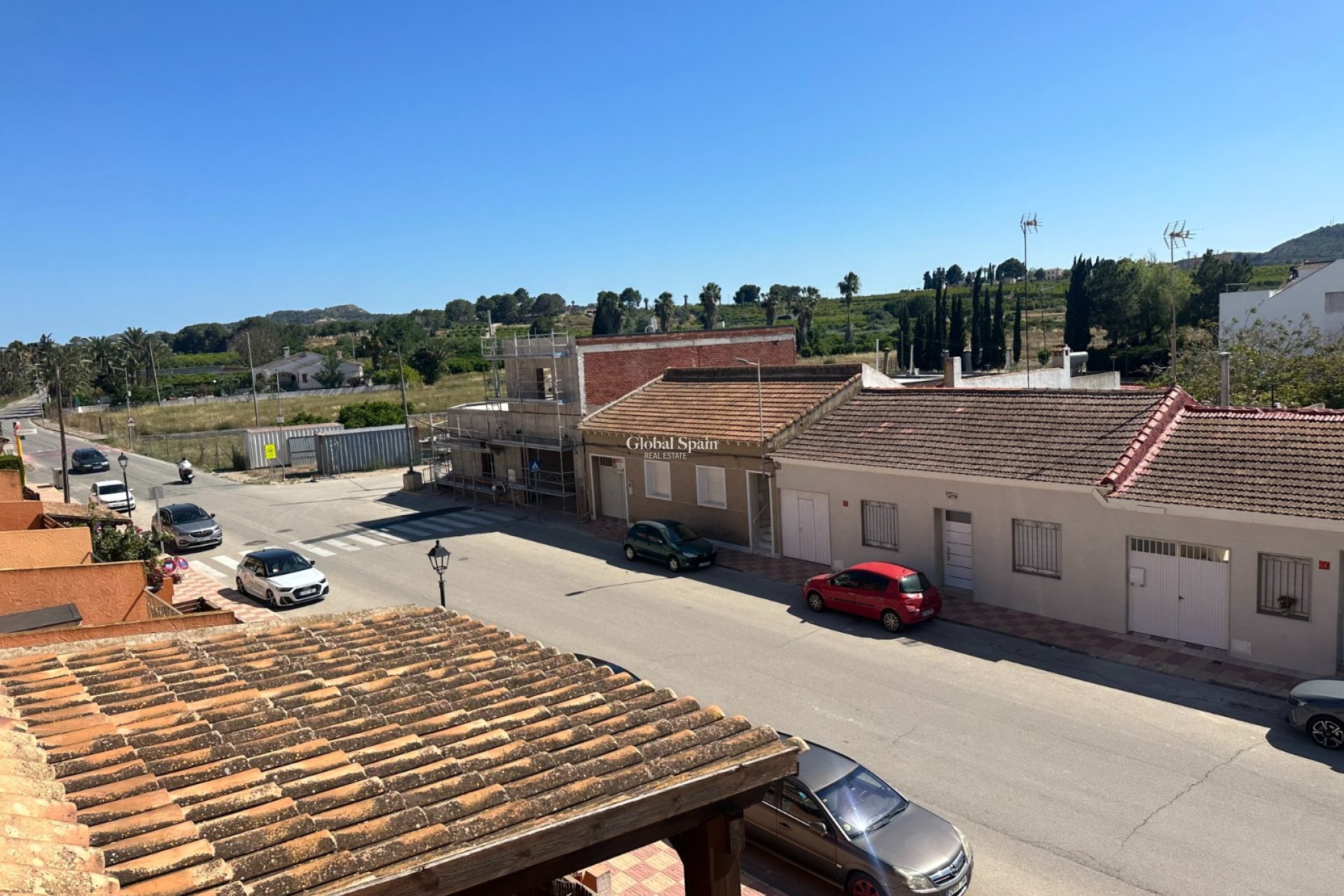 Resale - HOUSE -
JACARILLA - Inland