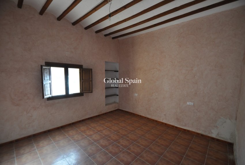 Resale - HOUSE -
JUMILLA - Inland