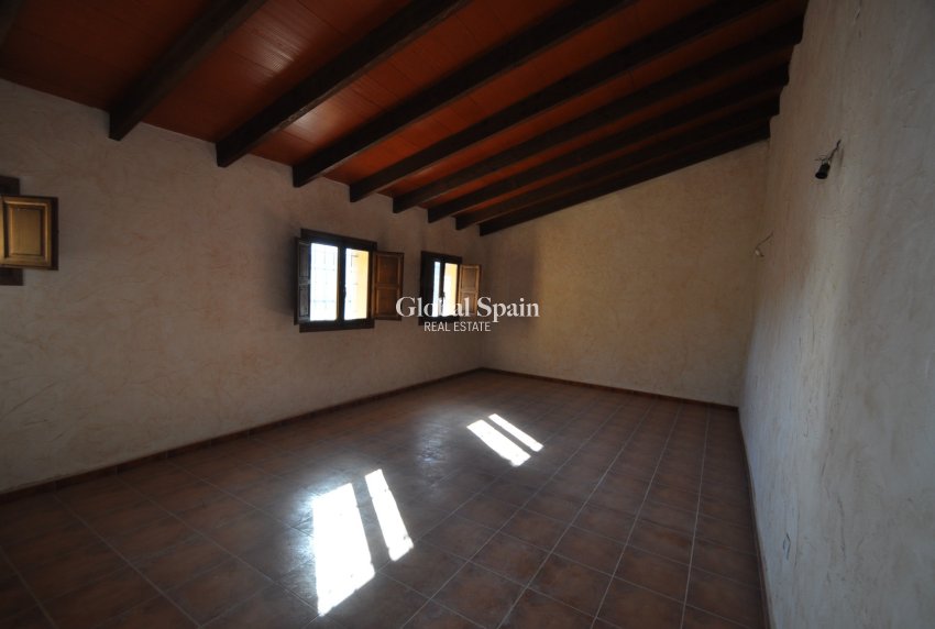 Resale - HOUSE -
JUMILLA - Inland