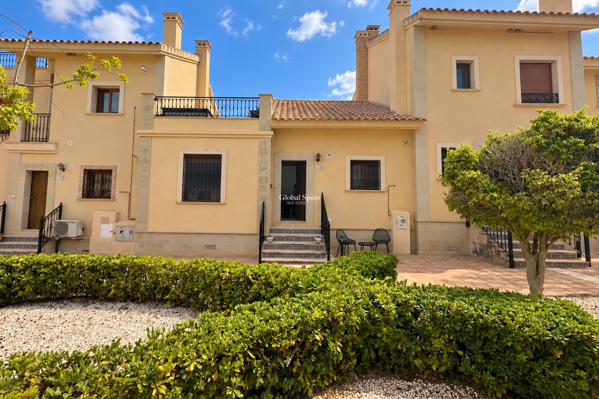 Resale - HOUSE -
LA FINCA GOLF - Inland