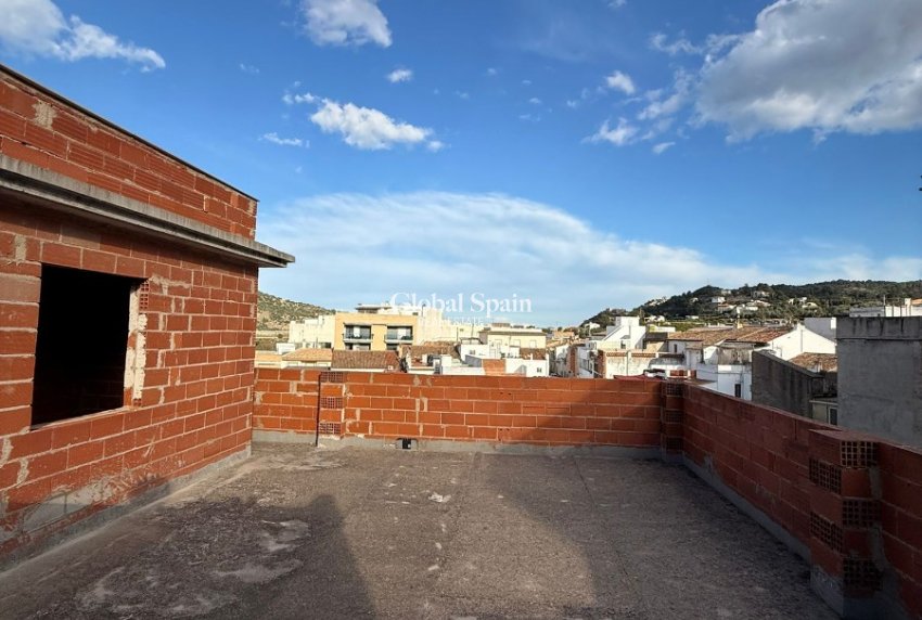 Resale - HOUSE -
LA FONT D'EN CARRÒS - Centro