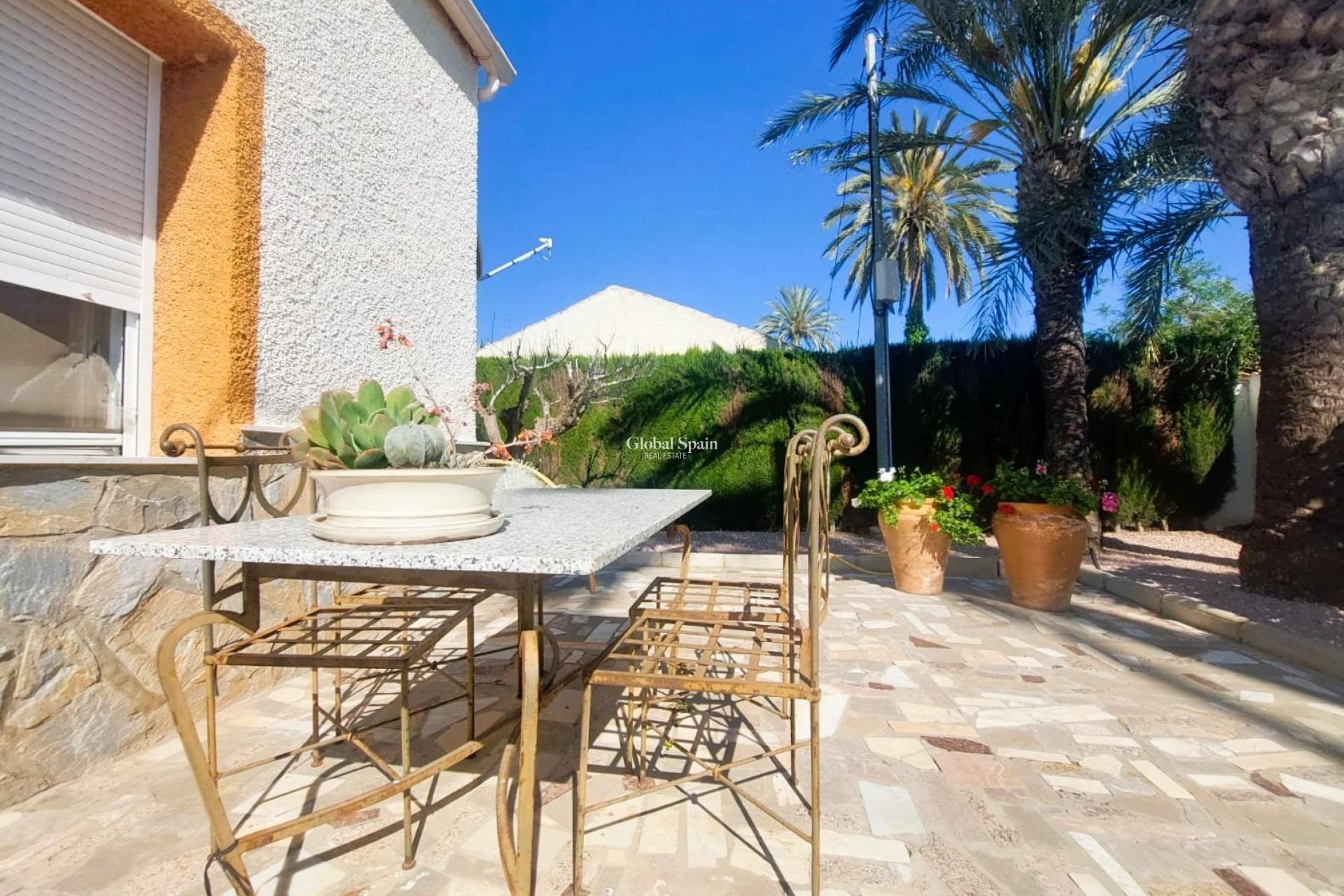 Resale - HOUSE -
LA MARINA - Costa Blanca