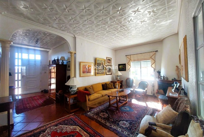 Resale - HOUSE -
LA MARINA - Costa Blanca