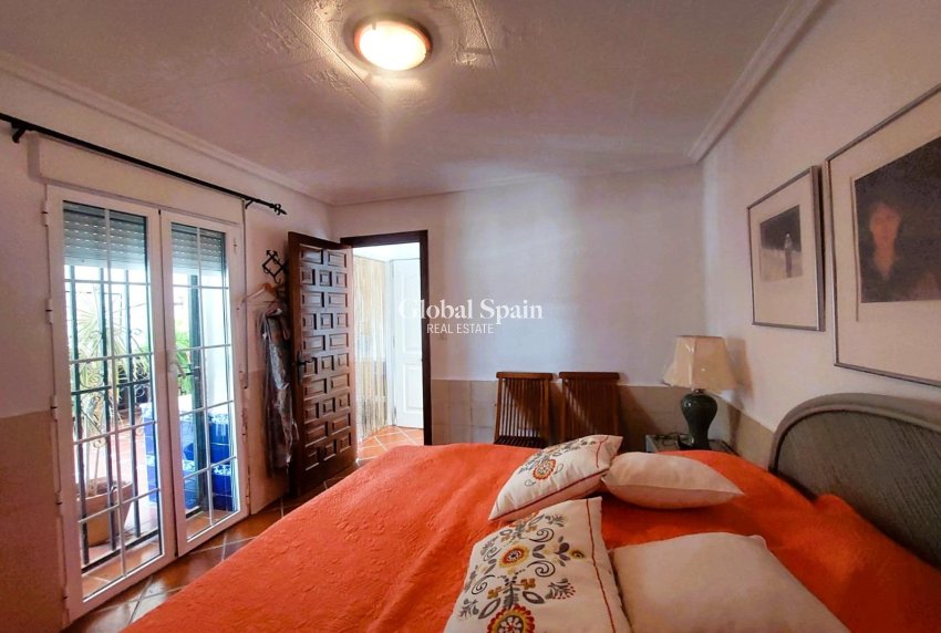 Resale - HOUSE -
LA MARINA - Costa Blanca