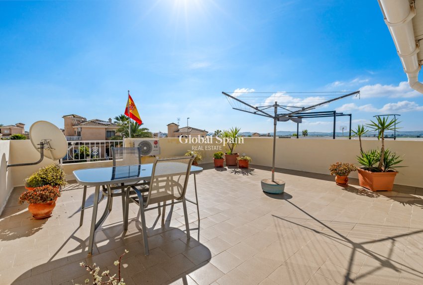 Resale - HOUSE -
LA MARINA - Costa Blanca