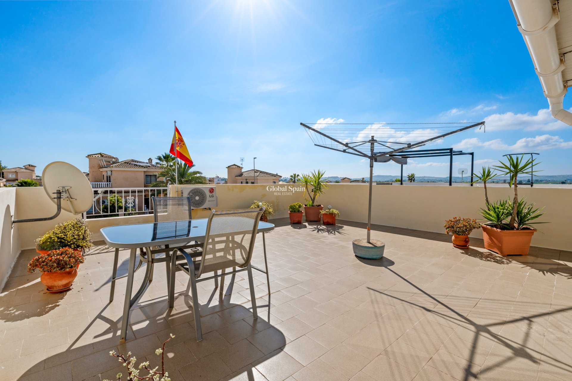Resale - HOUSE -
LA MARINA - Costa Blanca