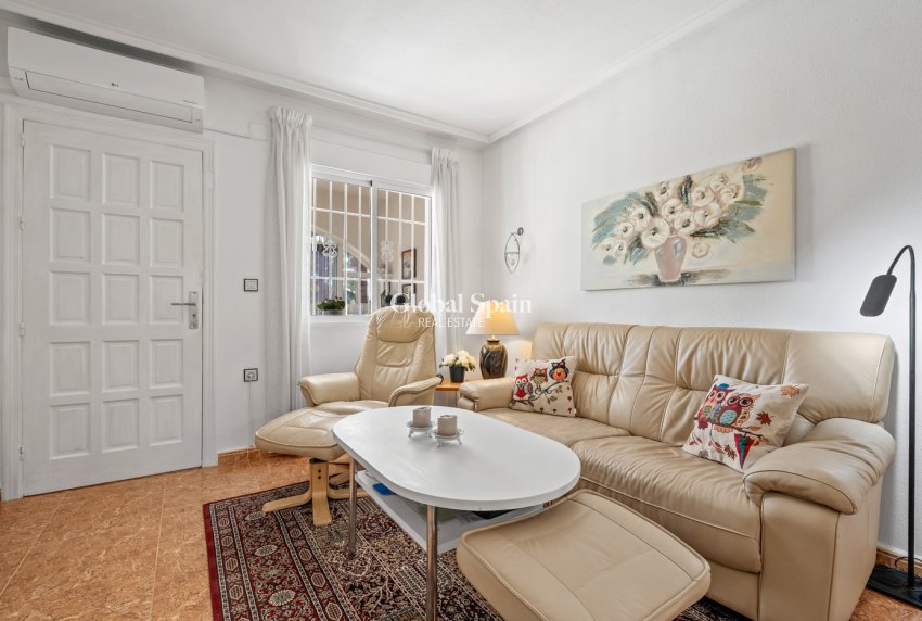 Resale - HOUSE -
LA MARINA - Costa Blanca