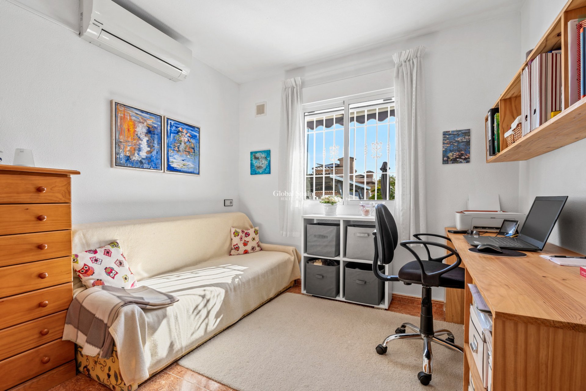 Resale - HOUSE -
LA MARINA - Costa Blanca