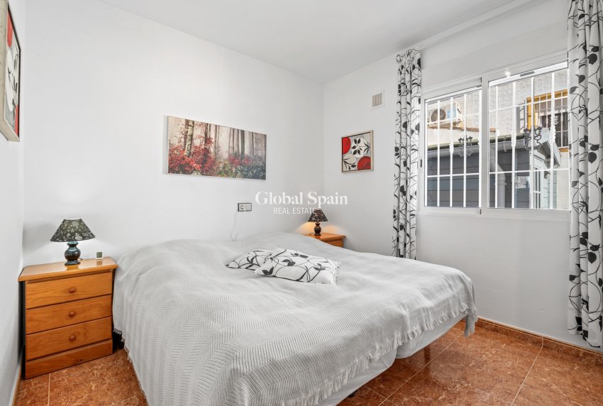 Resale - HOUSE -
LA MARINA - Costa Blanca