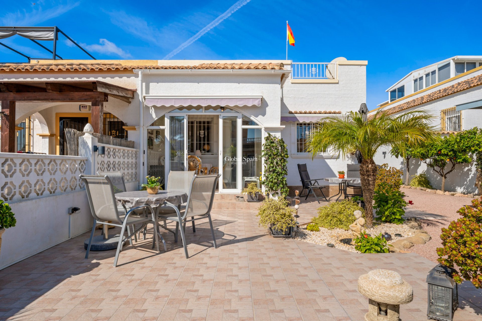 Resale - HOUSE -
LA MARINA - Costa Blanca