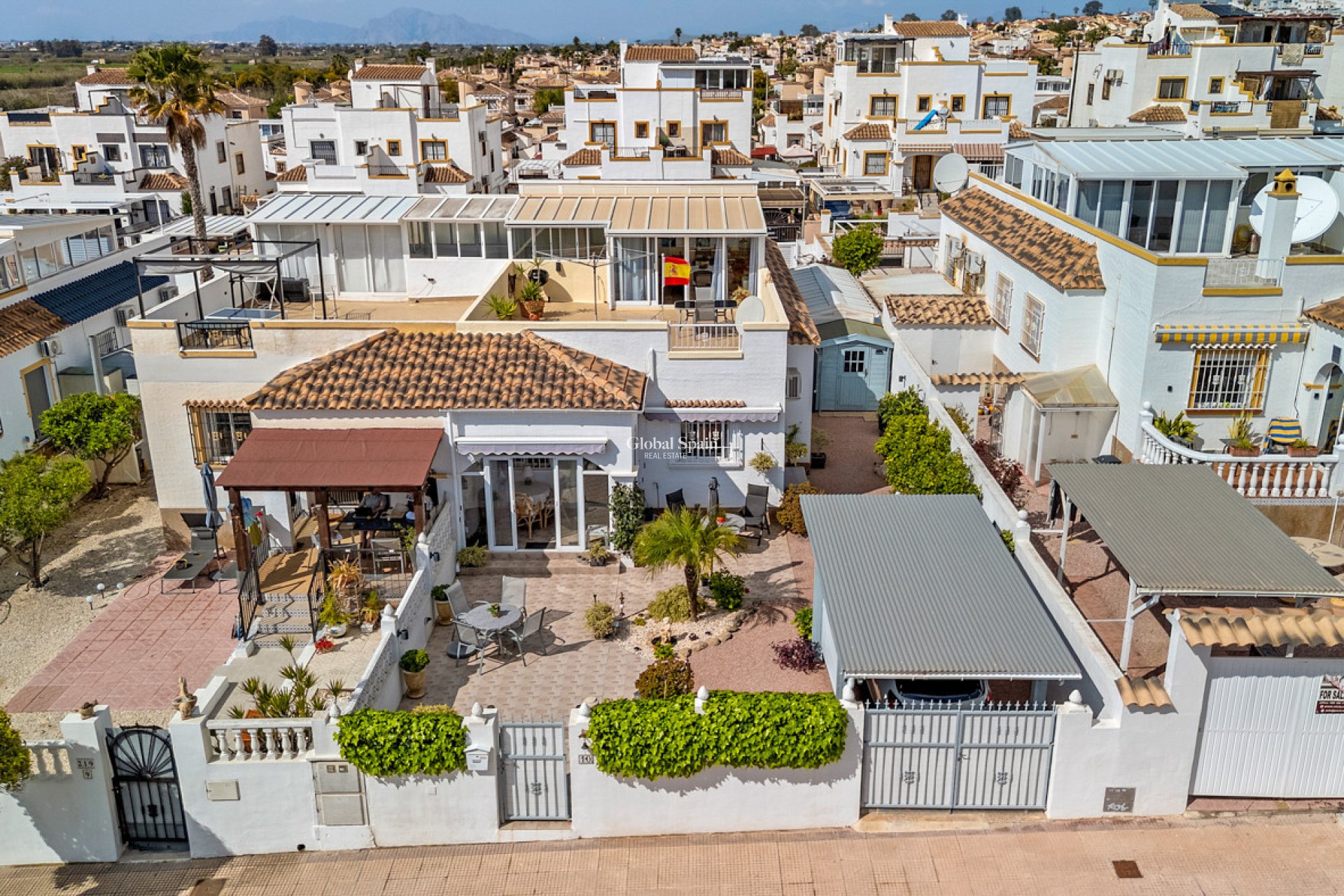 Resale - HOUSE -
LA MARINA - Costa Blanca