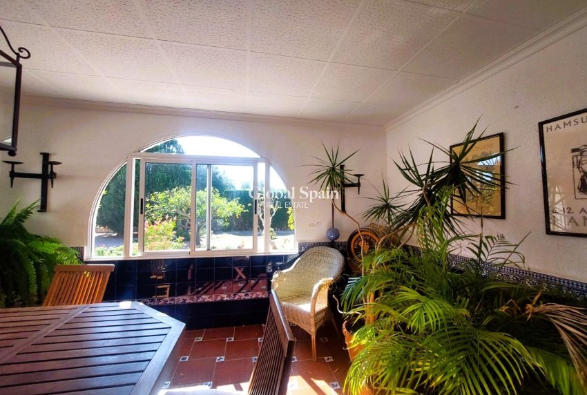 Resale - HOUSE -
LA MARINA - Costa Blanca