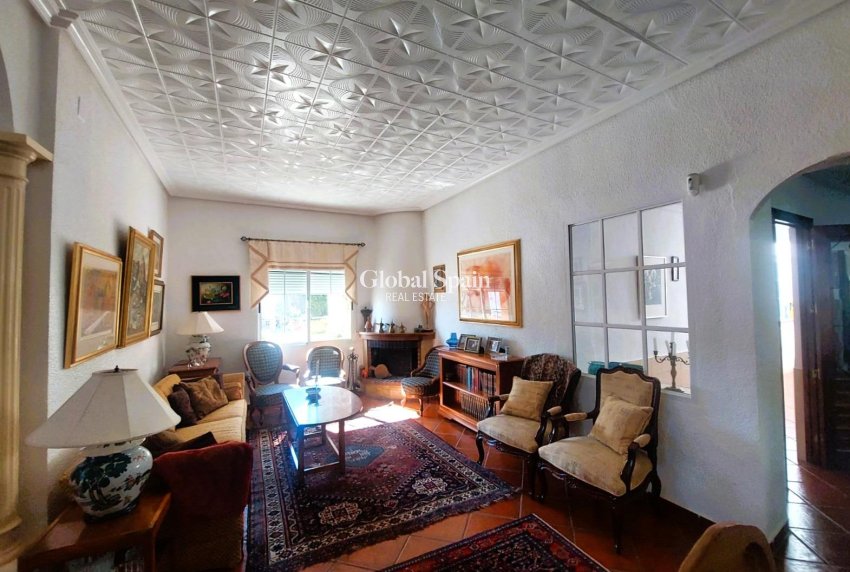 Resale - HOUSE -
LA MARINA - Costa Blanca