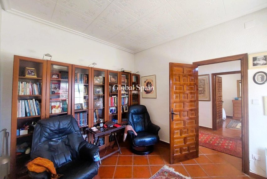 Resale - HOUSE -
LA MARINA - Costa Blanca