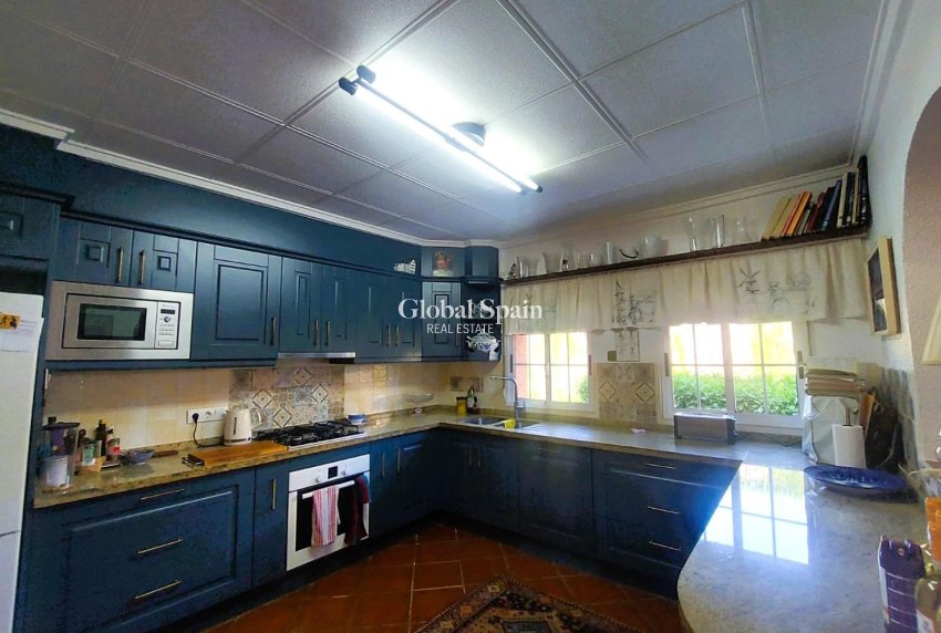 Resale - HOUSE -
LA MARINA - Costa Blanca